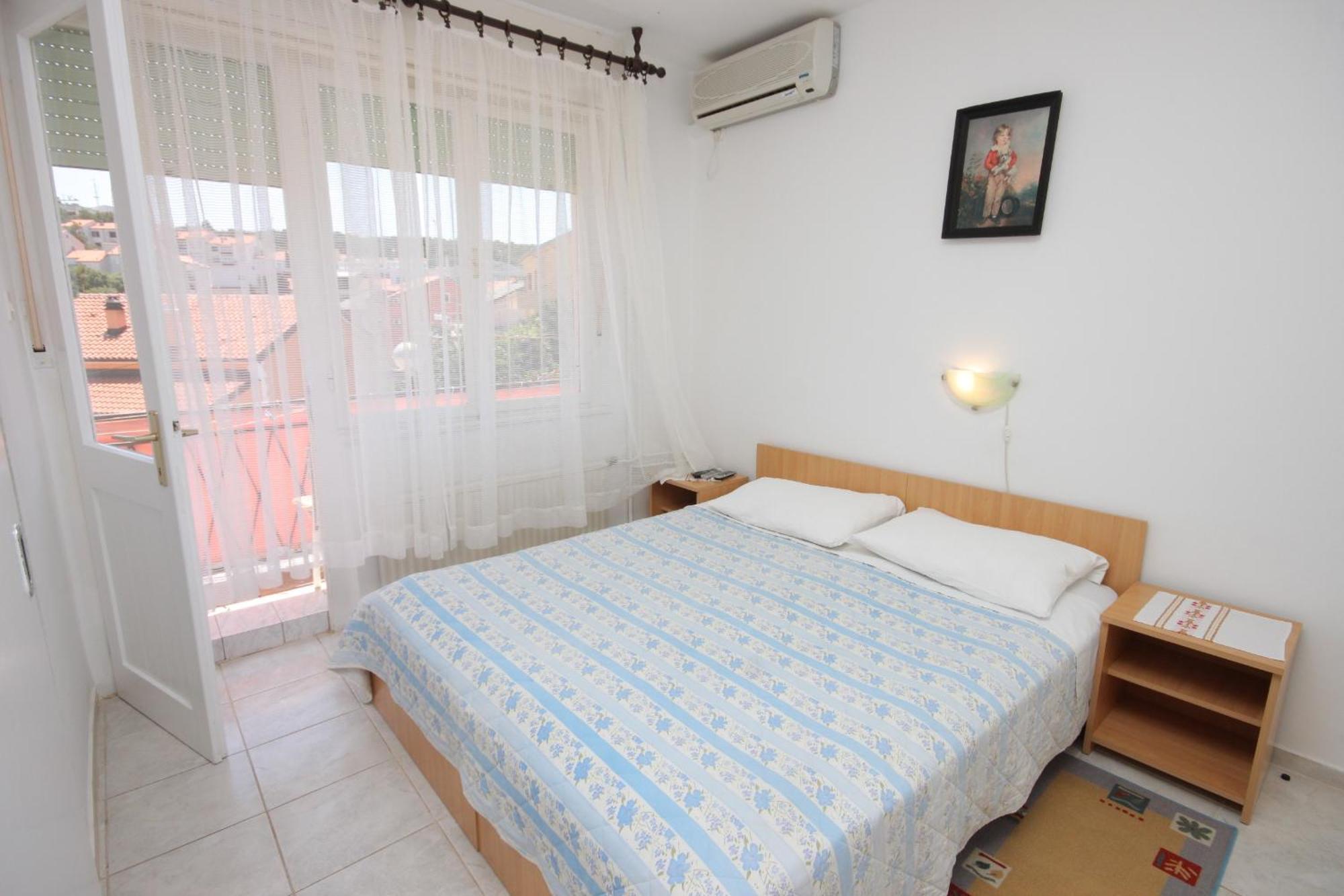 Apartments And Rooms With Parking Space Мали-Лошинь Экстерьер фото