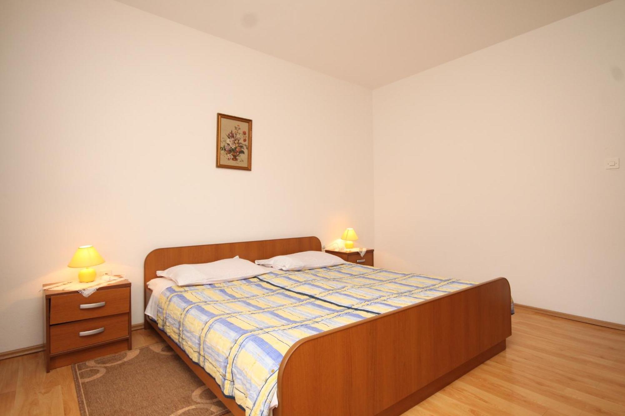 Apartments And Rooms With Parking Space Мали-Лошинь Номер фото