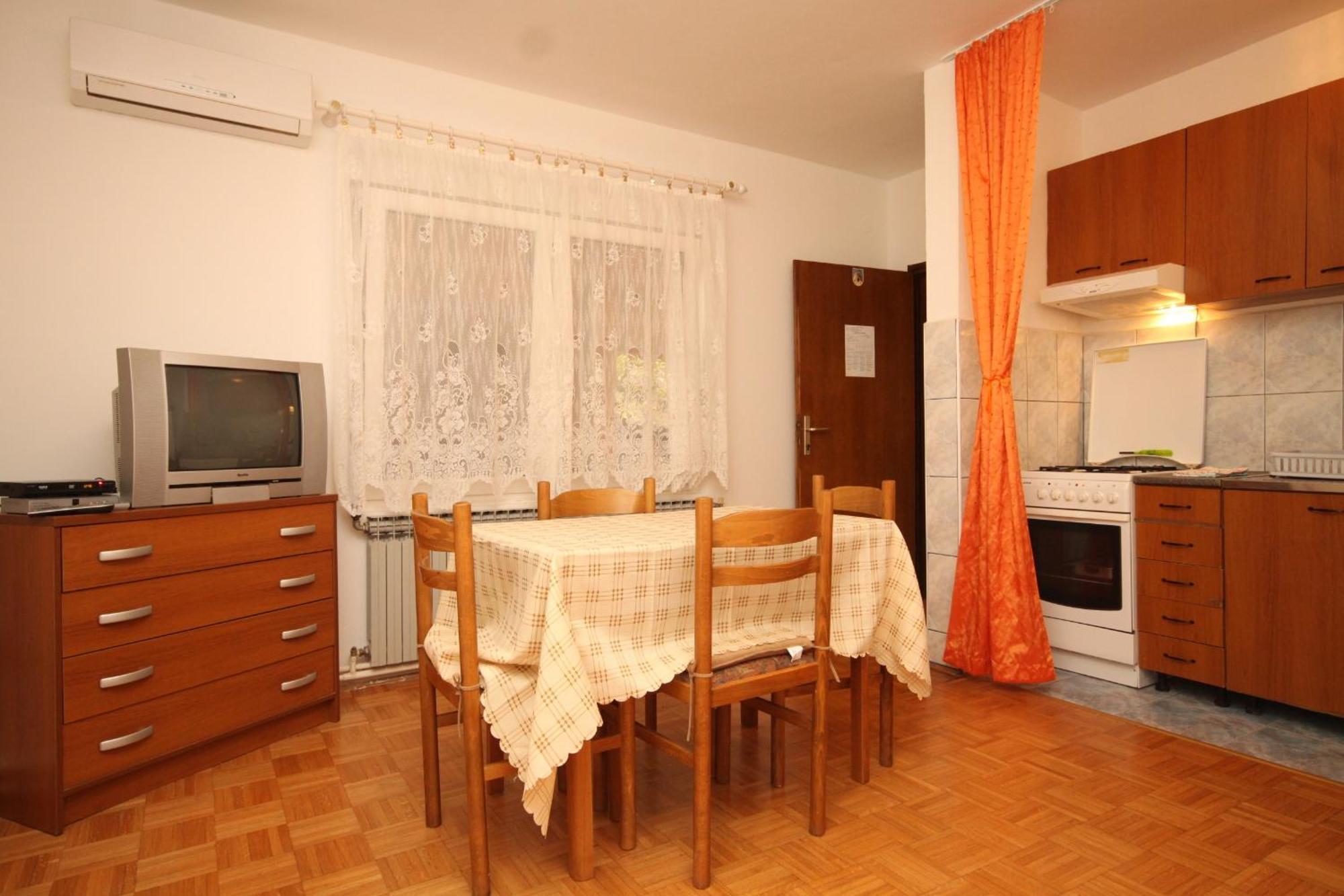 Apartments And Rooms With Parking Space Мали-Лошинь Номер фото